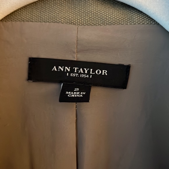 Ann Taylor Size 2 Army green - Picture 2 of 4
